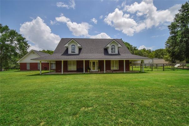 Backyard, Exterior, Facade, Cape Cod