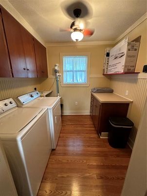 Interior, Washer, Wood Texture Flooring