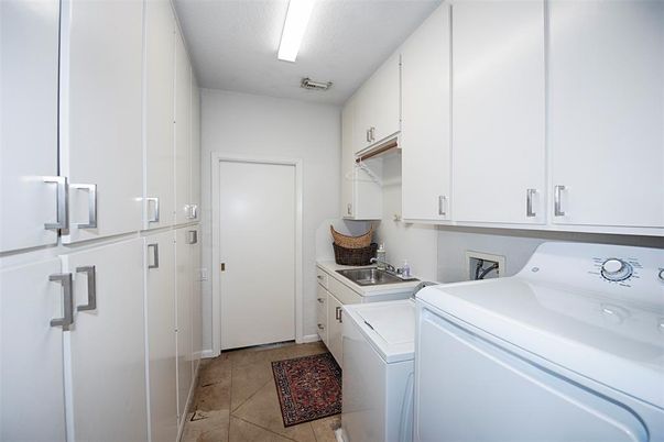 Interior, Washer