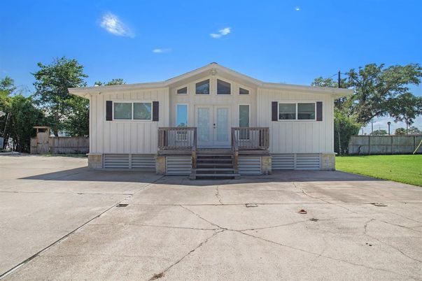 Backyard, Exterior, Facade, Farmhouse