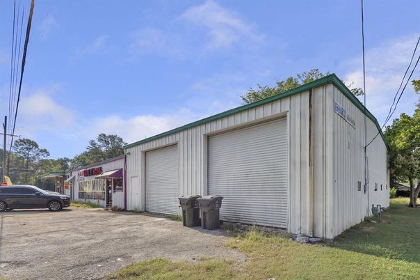 Detached Garage, Exterior