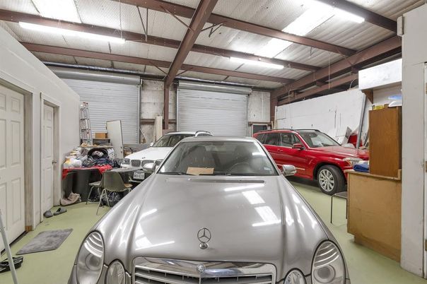 Garage, Interior