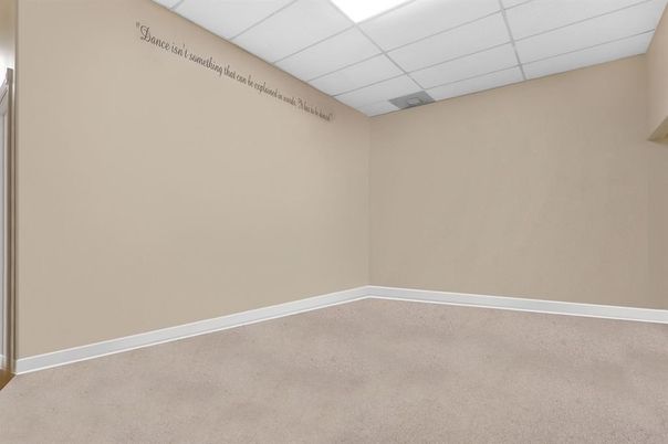 Empty room, Interior