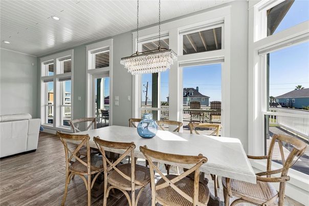 Chandelier, Dining room, Interior, Recessed Lighting, Wood Texture Flooring
