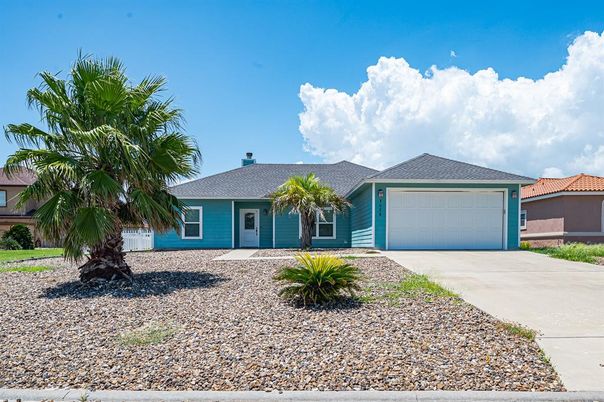 Attached, Exterior, Facade, Ranch