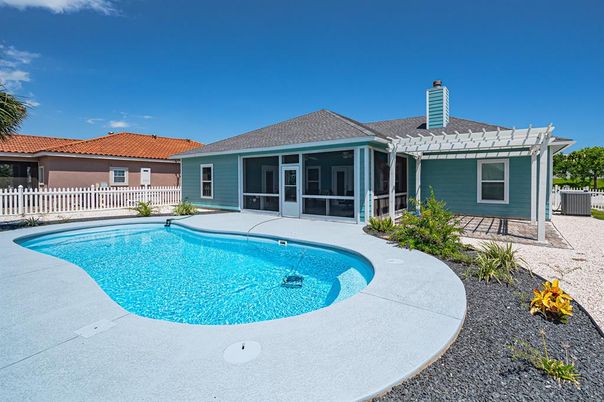 Exterior, Pool