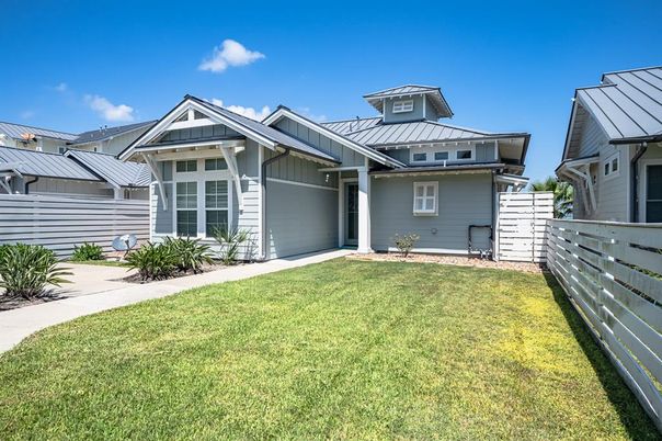 Attached, Backyard, Exterior, Facade, American Craftsman