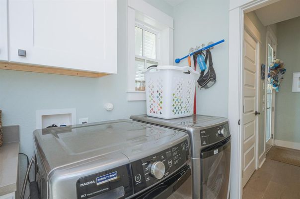 Interior, Washer, Wood Texture Flooring