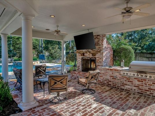 Exterior, Fireplace, Pool