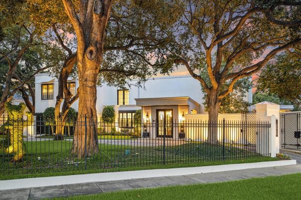 Backyard, Exterior, Facade, Modern