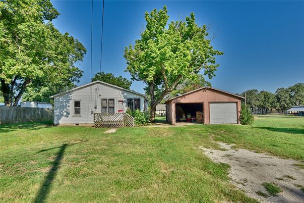 Backyard, Detached Garage, Exterior