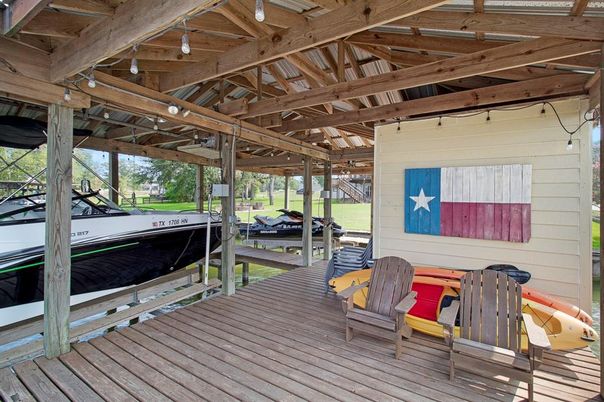 Exterior, Wooden Beams