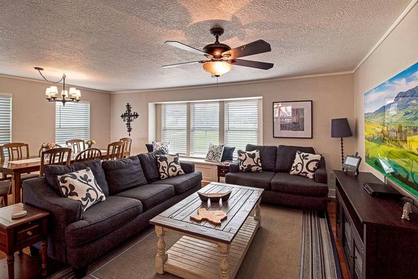 Chandelier, Dining room, Interior, Living room