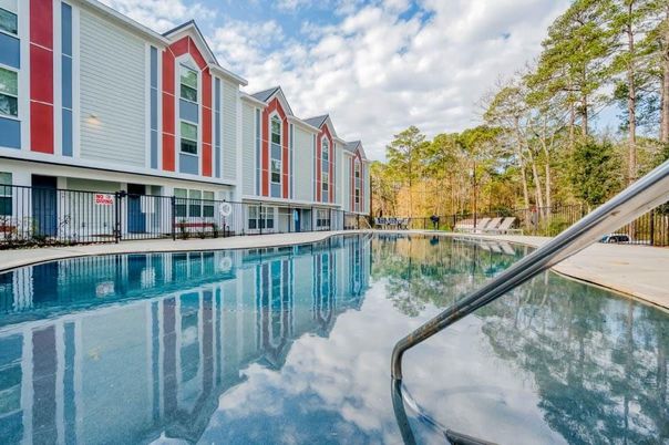 Exterior, Pool