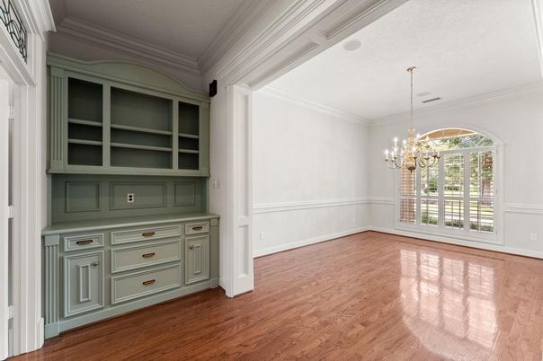 Chandelier, Empty room, Interior, Wood Texture Flooring