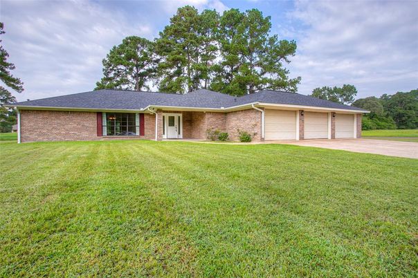 Attached, Backyard, Exterior, Facade, Brick Facade, Ranch