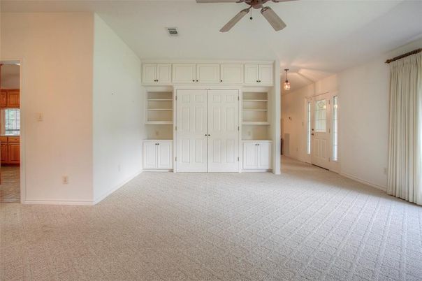 Empty room, Interior