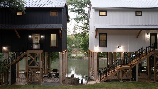 Exterior, Lake