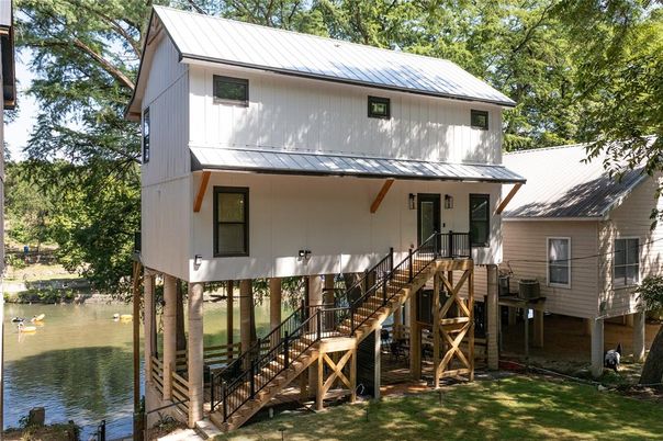 Exterior, Lake