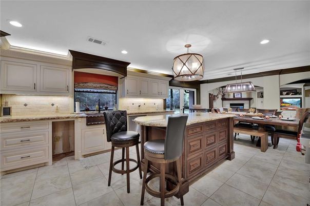 Chandelier, Dining room, Interior, Kitchen, Pendant Lights, Recessed Lighting, Stainless Steel Appliances