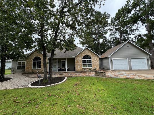 Backyard, Detached Garage, Exterior, Facade, Brick Facade, Ranch