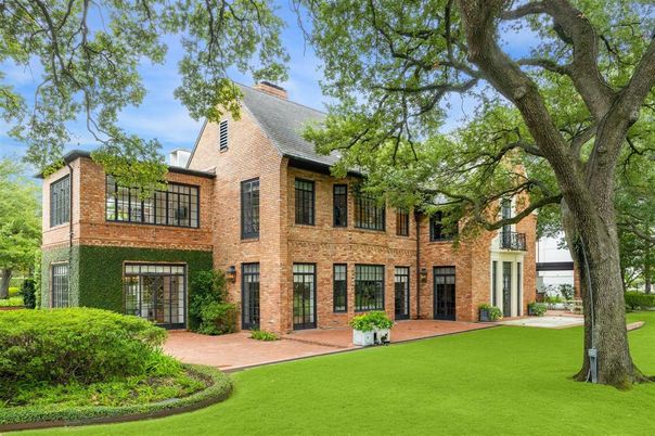 Backyard, Exterior, Facade, Brick Facade, Georgian