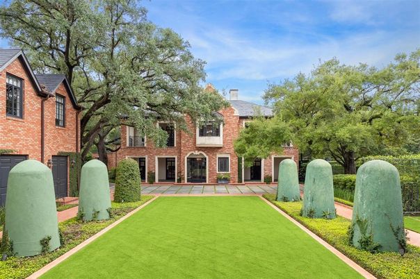 Backyard, Exterior, Facade, Brick Facade, French Provincial