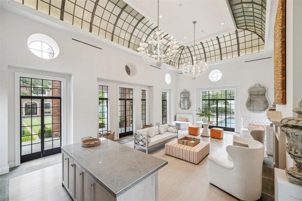 Chandelier, Interior, Living room, Pendant Lights, Recessed Lighting, Wood Texture Flooring