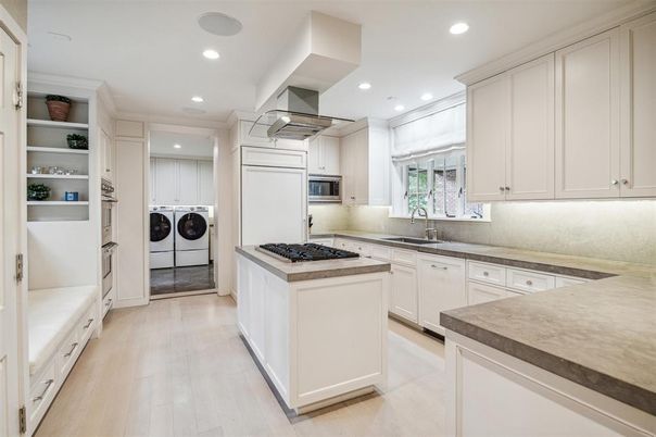 Interior, Kitchen, Recessed Lighting, Washer, Wood Texture Flooring