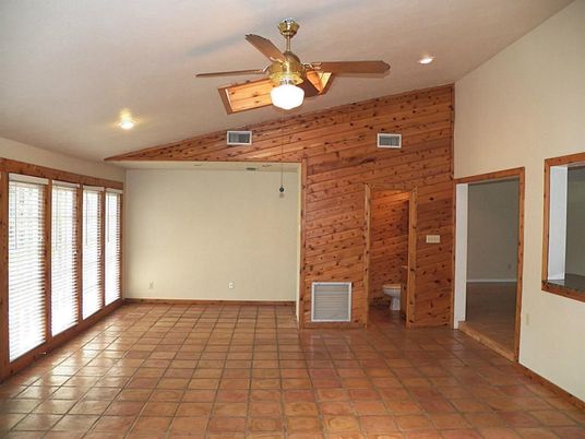 Empty room, Interior, Recessed Lighting, Wooden Walls