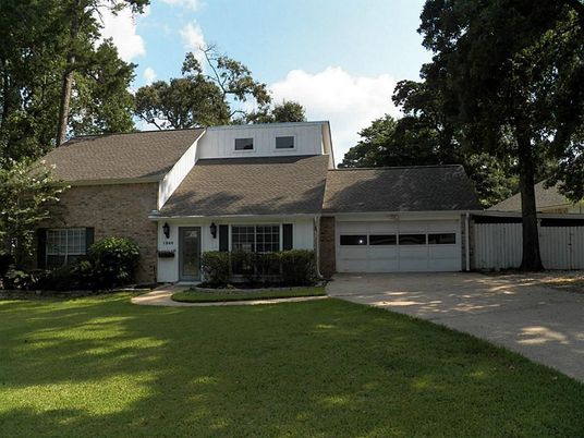 Attached, Exterior, Facade, Brick Facade, Cape Cod