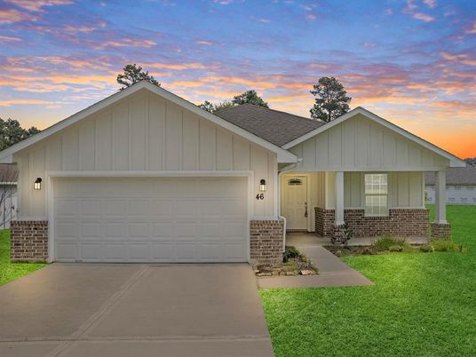 Attached, Exterior, Facade, Farmhouse