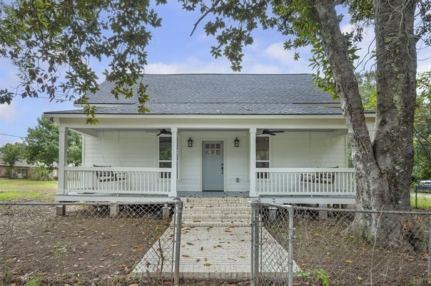 Exterior, Facade, Cape Cod