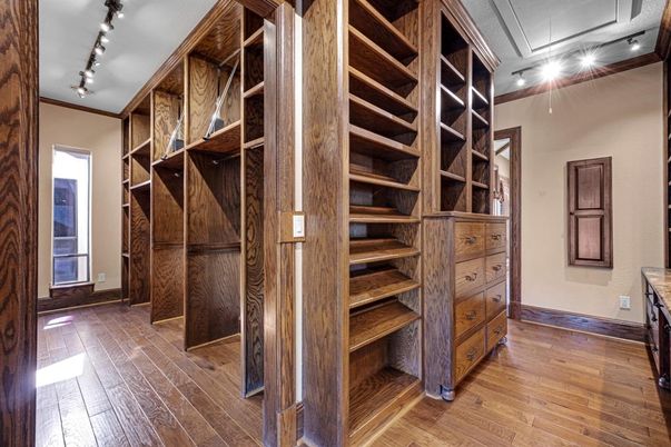 Interior, Walk-in Closets, Wood Texture Flooring