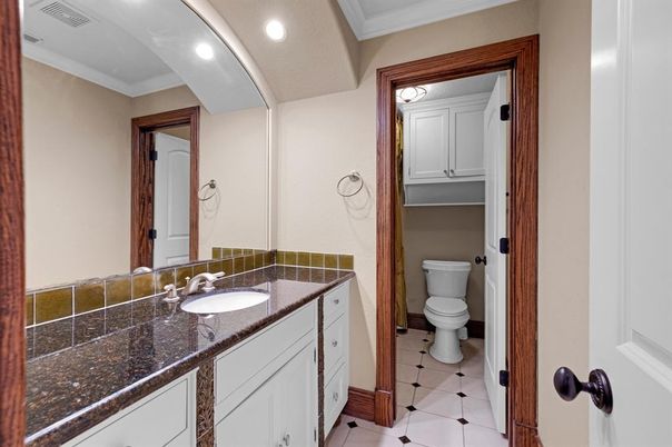 Bathroom, Dual Sink Vanities, Interior, Recessed Lighting