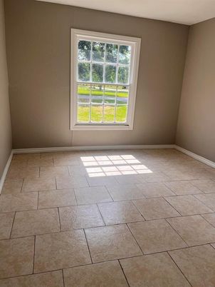 Empty room, Interior