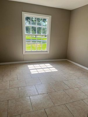 Empty room, Interior
