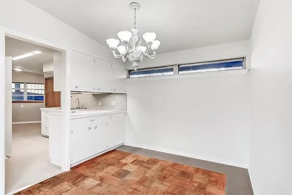 Chandelier, Interior, Kitchen, Wood Texture Flooring