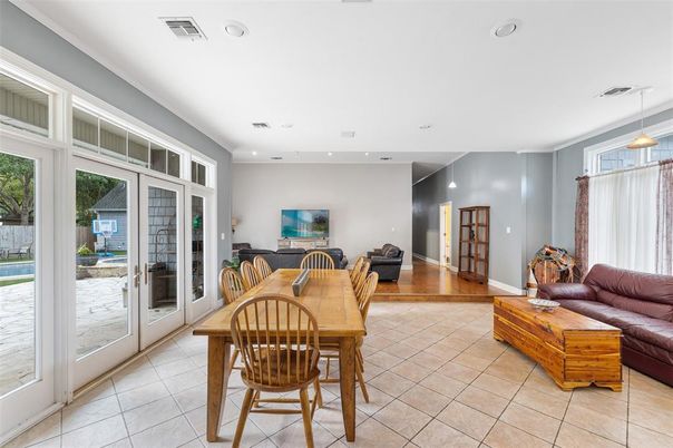 Dining room, Interior, Living room, Pendant Lights, Recessed Lighting
