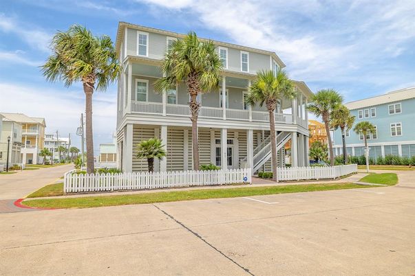 Exterior, Facade, Condo Building