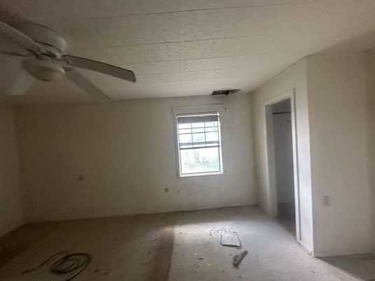 Empty room, Interior