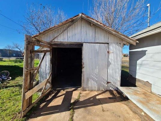 Detached Garage, Exterior
