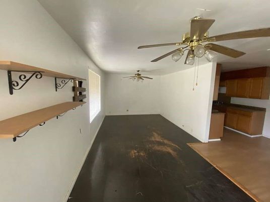 Empty room, Interior