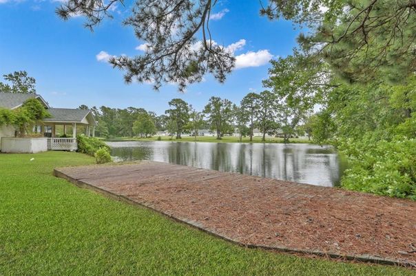 Exterior, Lake