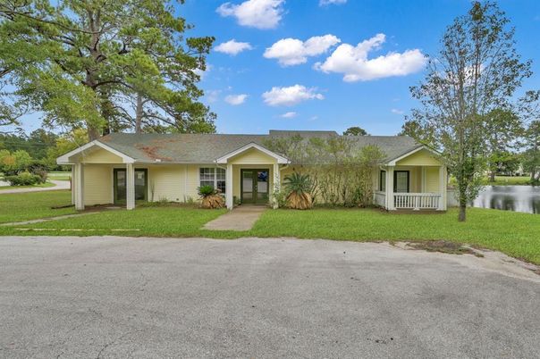 Backyard, Exterior, Facade, Water, Ranch