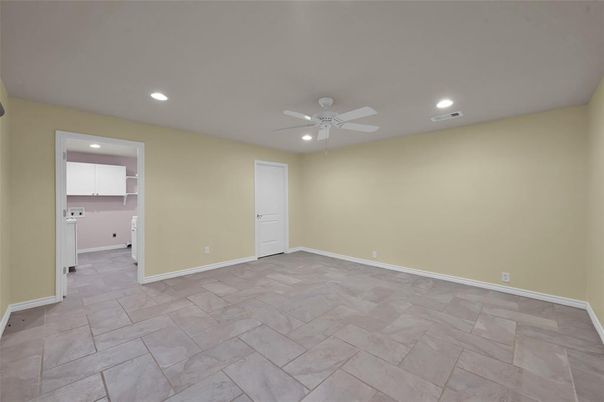 Empty room, Interior, Recessed Lighting