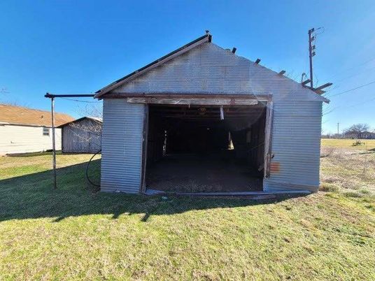 Backyard, Detached Garage, Exterior