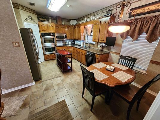 Dining room, Interior, Kitchen, Pendant Lights, Stainless Steel Appliances