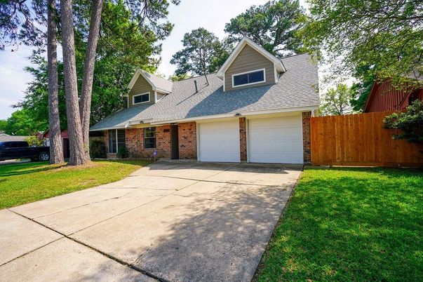 Attached, Exterior, Facade, Brick Facade, Cape Cod