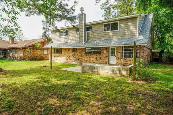 Backyard, Exterior, Facade, Brick Facade, Split Level